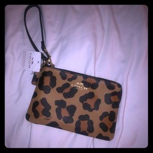 Coach Skinny Wristlet NWT and Super Cute